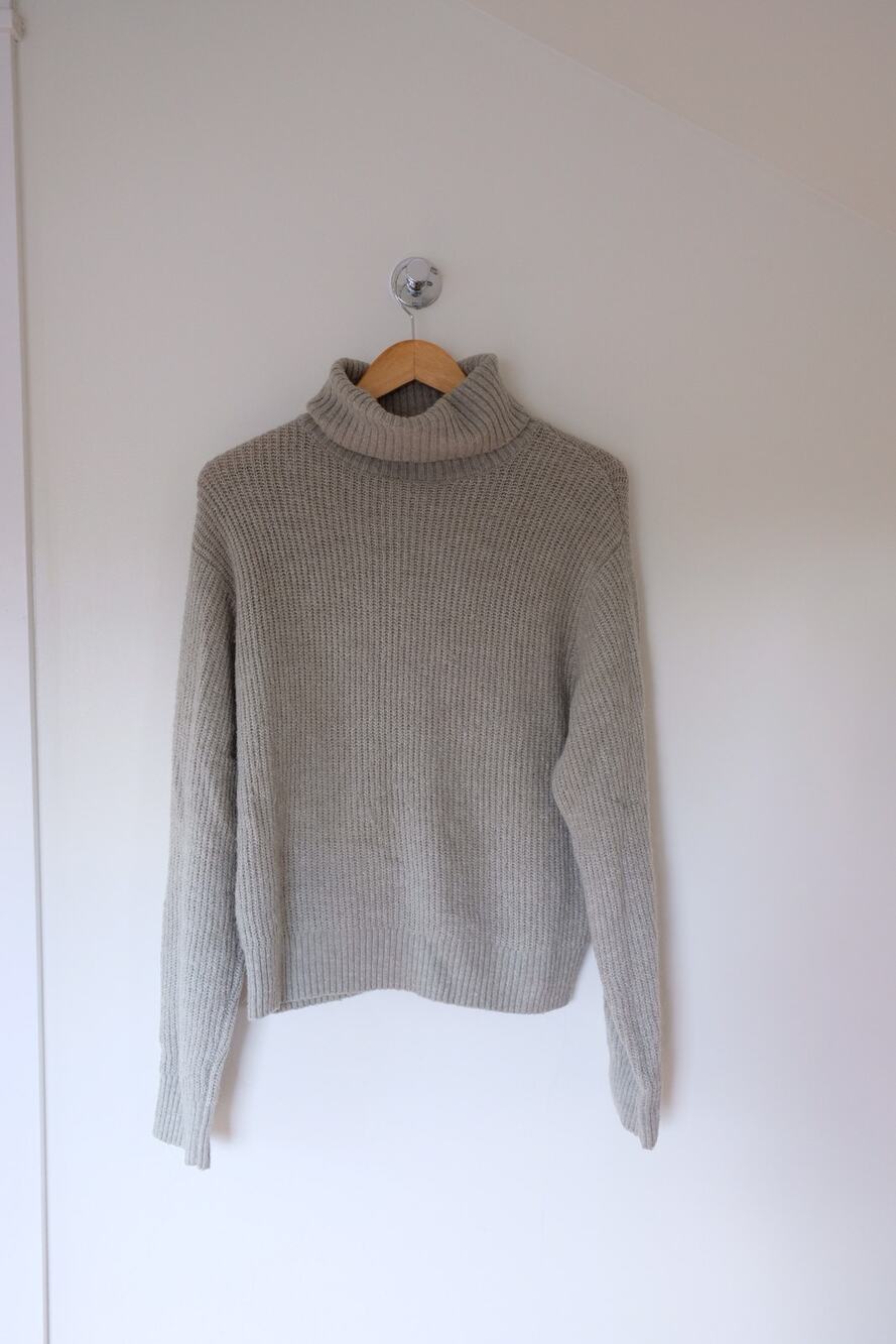 H&M Ribbed Turtleneck Sweater XS Sage Cozy Knit Cottagecore Fisherman